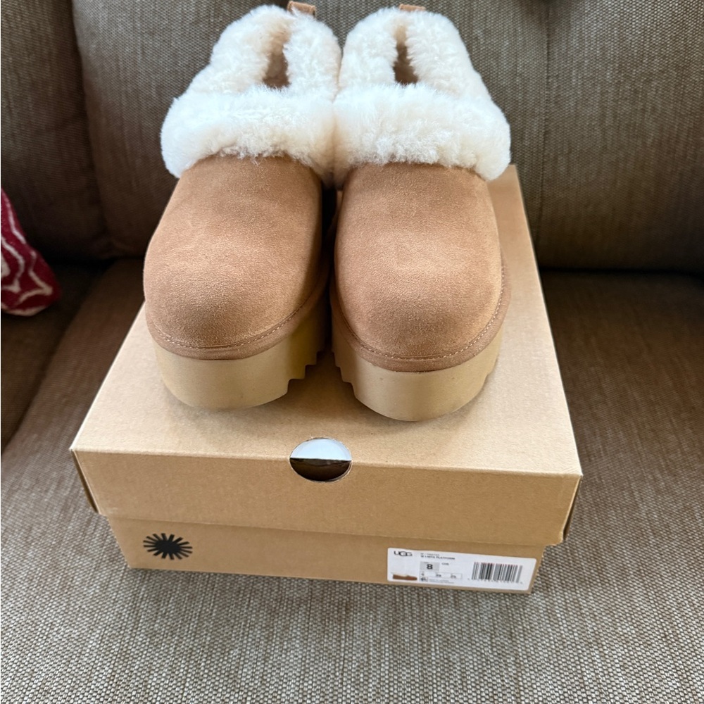 UGG Nita Platform